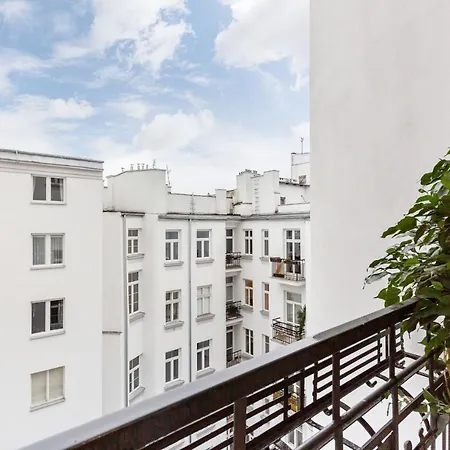 Exclusive Center Apartment